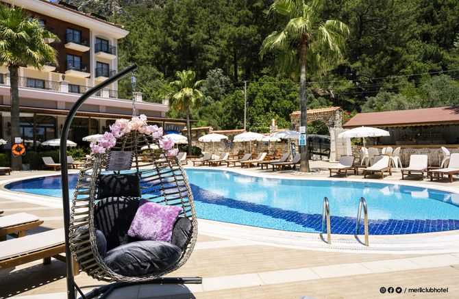 Meril Club Hotel & Spa